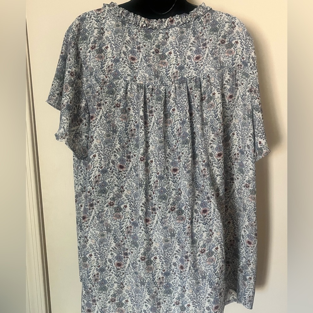 Rose & Olive Floral Print Women's Top - Picture 2 of 3